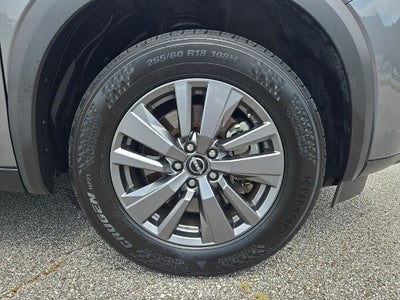 2024 Nissan Pathfinder SV