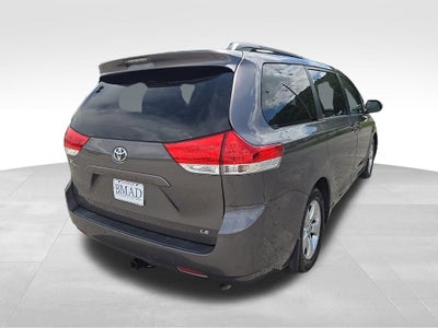 2014 Toyota Sienna LE 8 Passenger
