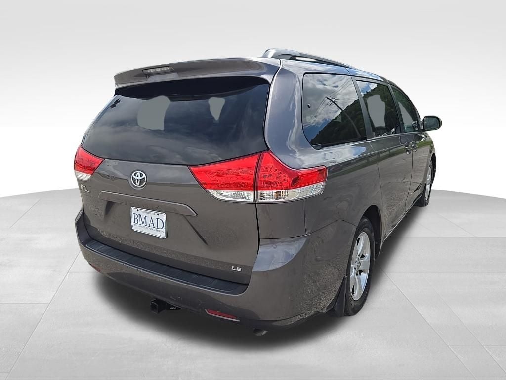 2014 Toyota Sienna LE 8 Passenger