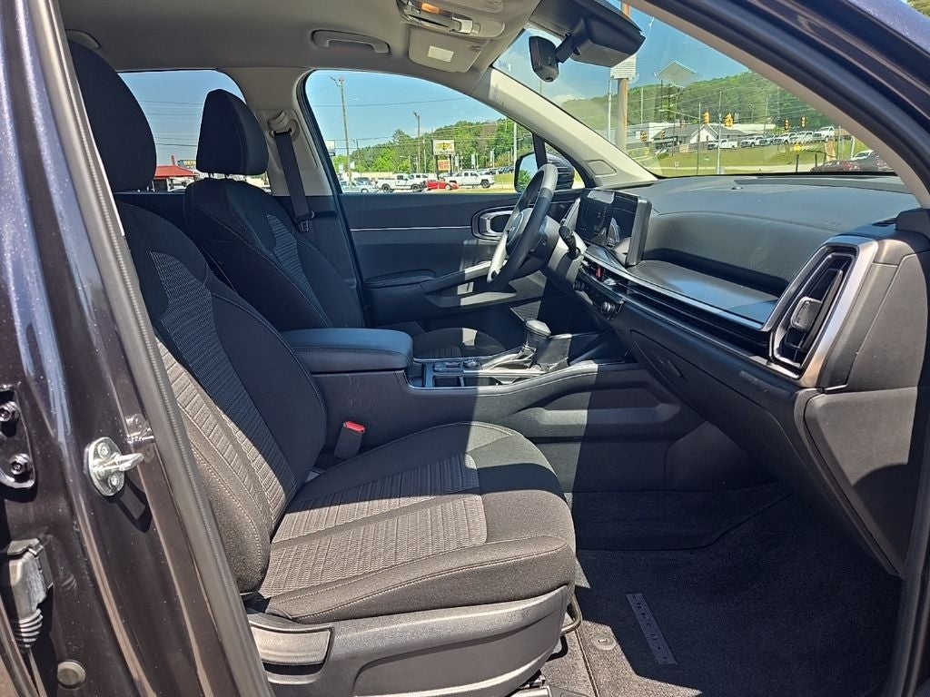 2025 Kia Sorento LX