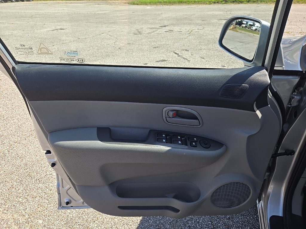 2009 Kia Rondo LX