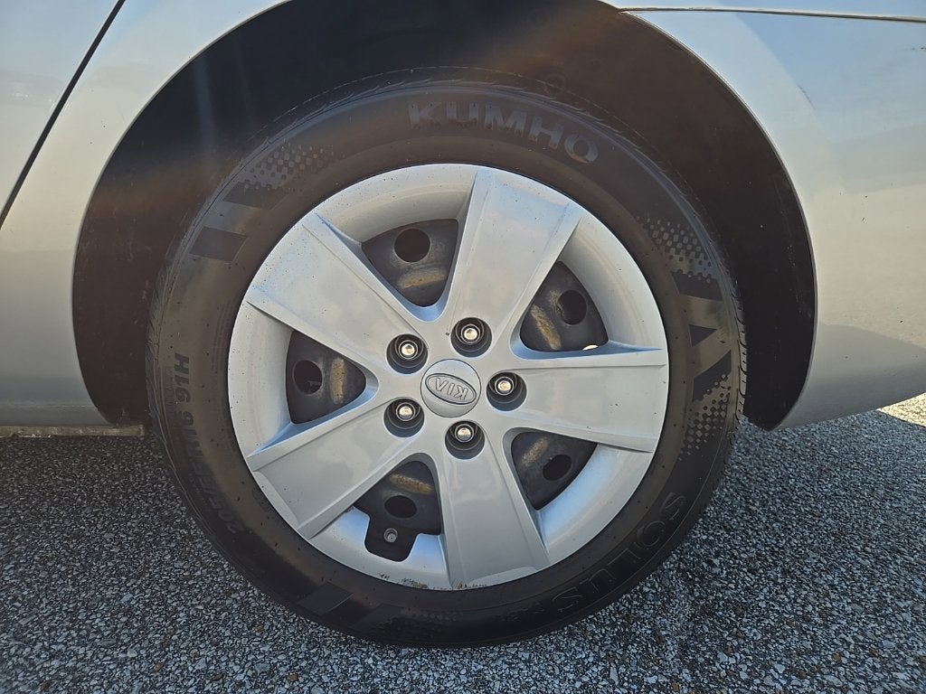 2009 Kia Rondo LX
