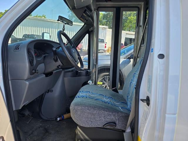 2008 Ford E-350SD Starcraft Bus
