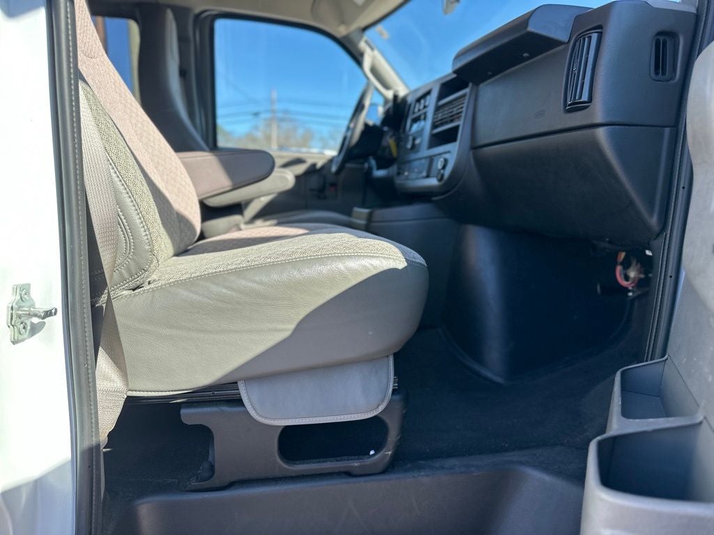 2024 Chevrolet Express 3500 LT Passenger