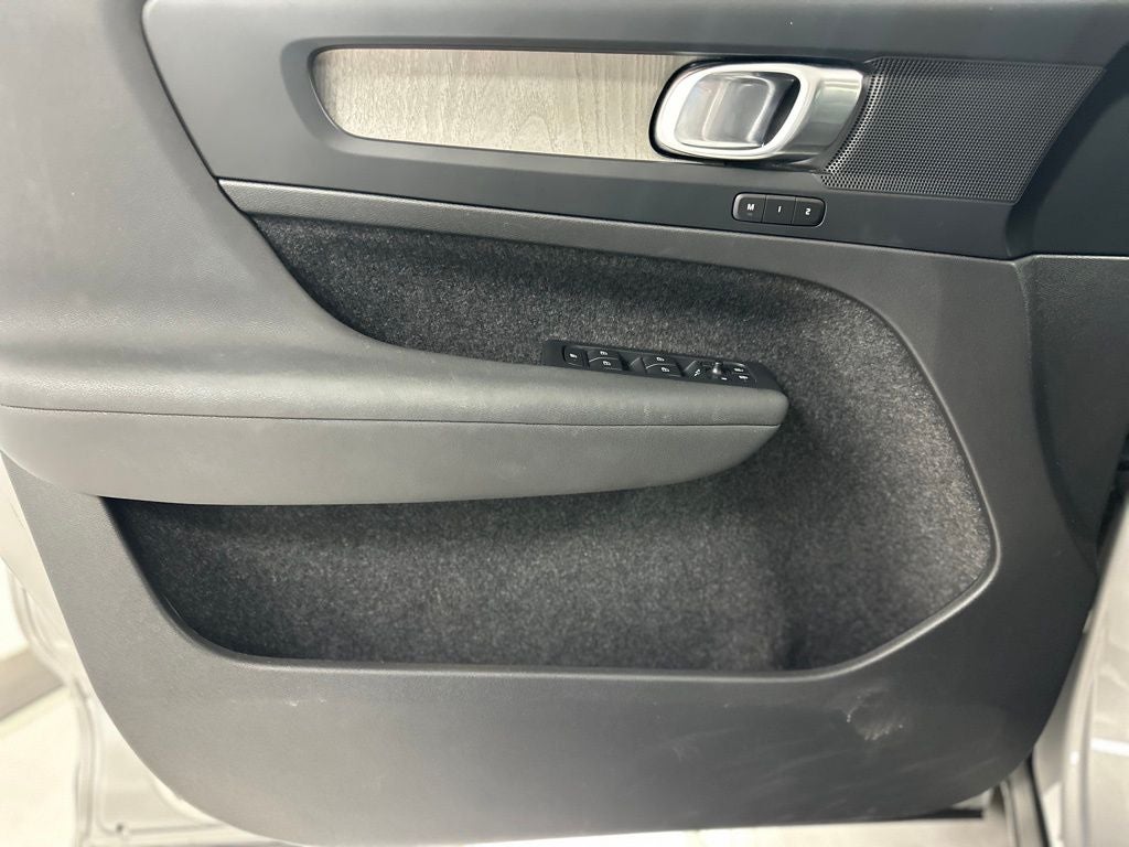 2024 Volvo XC40 B5 Core