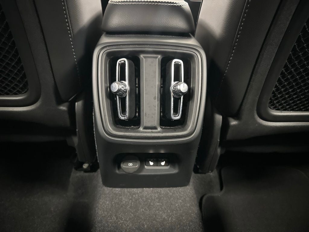 2024 Volvo XC40 B5 Core